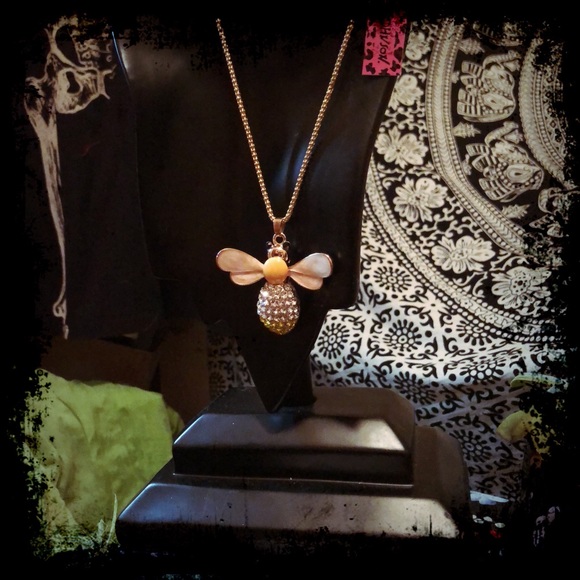 🐝NWT🐝-BETSEY JOHNSON-Rare Long Bee Necklace - Picture 4 of 7